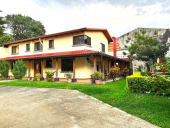 Se vende casa en Mercedes Heredia 26-267
