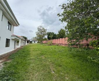 905 m2 lot for sale in Posada del Río condominium in La Guácima.