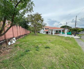 905 m2 lot for sale in Posada del Río condominium in La Guácima.