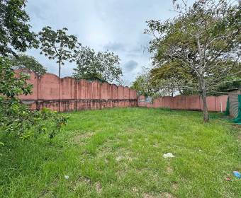 905 m2 lot for sale in Posada del Río condominium in La Guácima.