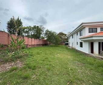 905 m2 lot for sale in Posada del Río condominium in La Guácima.