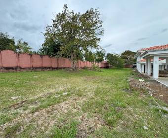 905 m2 lot for sale in Posada del Río condominium in La Guácima.