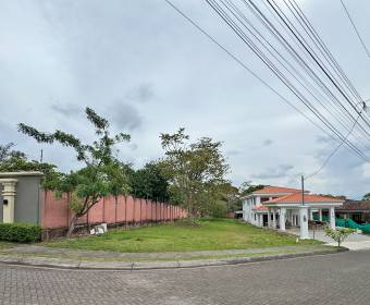 905 m2 lot for sale in Posada del Río condominium in La Guácima.