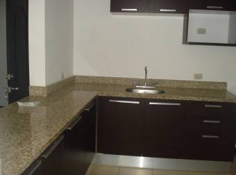 ALQUILO BELLO APARTAMENTO EN HEREDIA, CERCA HOSPITAL