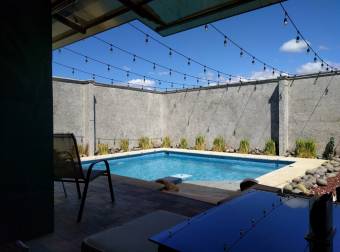 Casa con piscina propia en condominio privado