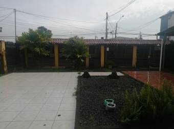 Venta de propiedad en Guapiles centro,frente a clinica asembis