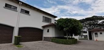 Espectacular  y Exclusiva  Casa en Venta.    En SantaAna.   CG-20-1334