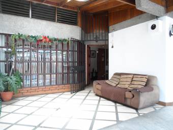Hermosa Casa en venta ubicada estrategicamente en Heredia Centro