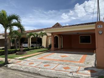 CG-20-438.  Espectacular y Hermosa Casa  en  Venta.   En HerediaSanJoaquinFlores