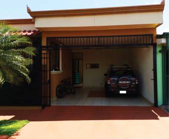 Beautiful 1-story house in a residential area in El Coyol.