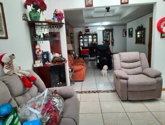 Vendo casa en Residencial Omega, La Unión, Tres Ríos