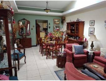 V#107 Acogedora propiedad en venta/ Moravia-San José