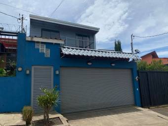 se vende acogedora casa independiente con amplia terraza y patio 21-1985