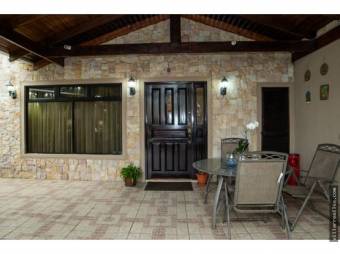 V#447 Hermosa Casa en Venta/La Unión, Tres Ríos, San Ramón