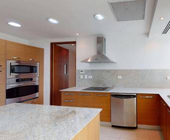 Espectacular apartamento a la venta en condominio Central Park en Escazú