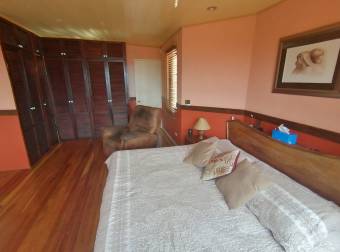 Vendo  bella casa con apartamento en SAN ISIDRO HEREDIA