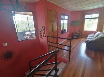 Vendo  bella casa con apartamento en SAN ISIDRO HEREDIA