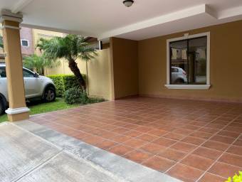 Casa en Venta en Santa Ana, San José. RAH 22-2673