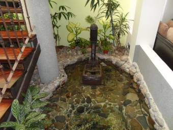 Se vende preciosa casa con piscina privada en Santo Domingo de Heredia 22-2162