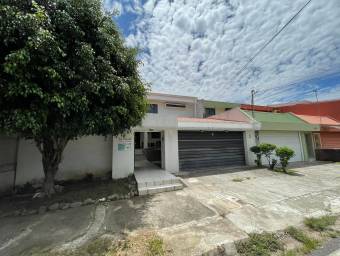 Se vende casa amplia en la exclusiva zona de Trejos Monte Alegre Escazu 22-2638