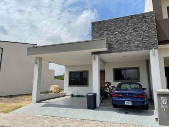 Se vende casa moderna en Hacienda coyol 22-2576
