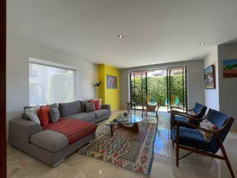 Se vende espaciosa casa con mucha luz natural terraza y amplias areas verdes 22-2092