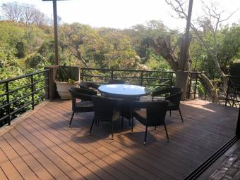 Se vende espaciosa con bonito Jardin en Guachipelin escazu 22-1637