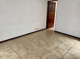 Se vende espaciosa casa con jardin interno en Rorhmoser 22-714