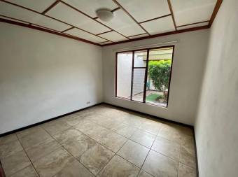 Se vende espaciosa casa con jardin interno en Rorhmoser 22-714