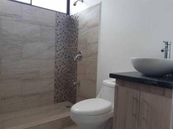 Se alquila espaciosa apartamento moderno en Pozos de Santa Ana 22-2758