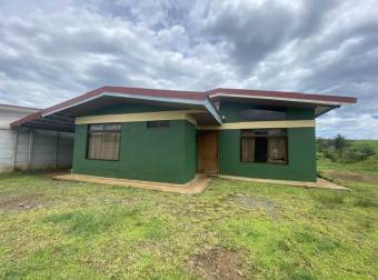 ESPACIOSA CASA CON GRAN ZONA VERDE, BOLIVAR, SAN RAMON 