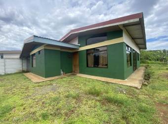 ESPACIOSA CASA CON GRAN ZONA VERDE, BOLIVAR, SAN RAMON 