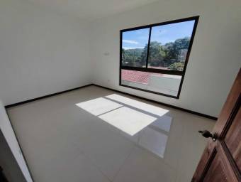 Se alquila casa a estrenar cuenta con patio en Ciudad Colon 23-2632