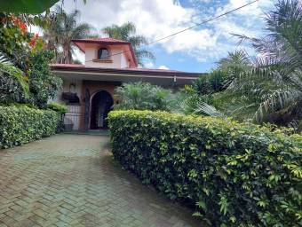 Se vende hermosa casa en San Isidro Heredia cerca de lomas del Zurqui 23-826