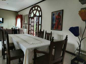 Se vende hermosa casa en San Isidro Heredia cerca de lomas del Zurqui 23-826