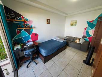 Se vende espaciosa casa amoblada con patio en Ulloa Heredia 23-2131