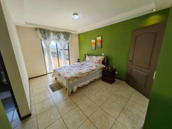 Se vende espaciosa casa amoblada con patio en Ulloa Heredia 23-2131