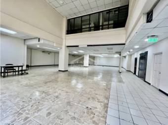 Se alquila edificio comercial en San José centro