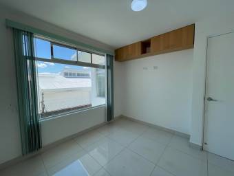 Se vende casa con excelente iluminacion natural en San Pablo Heredia 23-397