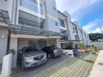 Se vende casa moderna en San Pablo de Heredia 23-3303