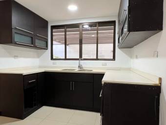 Se vende moderna casa independiente en San Pablo Heredia 23-1918