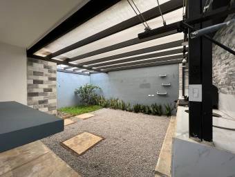 Se vende moderna casa independiente en San Pablo Heredia 23-1918