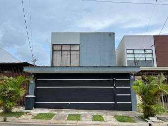 Se vende moderna casa independiente en San Pablo Heredia 23-1918