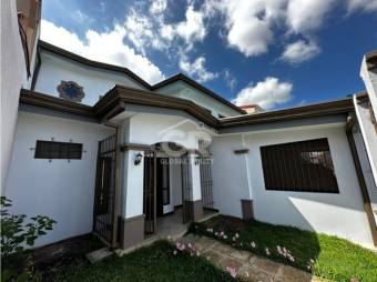 Spacious house for rent located in a residential area, Ayarco de Curridabat