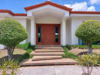 Espectacular Casa en Santa Ana Piedades en Venta. CG-23-3067