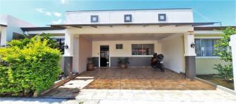 Se alquila casa con preciosa terraza BBQ en la guacima Alajuela 23-3417