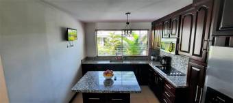 Se alquila casa con preciosa terraza BBQ en la guacima Alajuela 23-3417