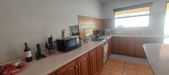 se vende espaciosa casa en Pozos de Santa Ana 23-3441