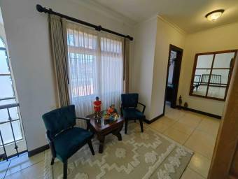 Se vende casa con 2 apartamentos y zona verdes en Santo Domingo Heredia 