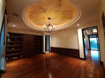 Se vende lujosa Mansion en la zona mas exclusiva de Santa Ana 23-3367